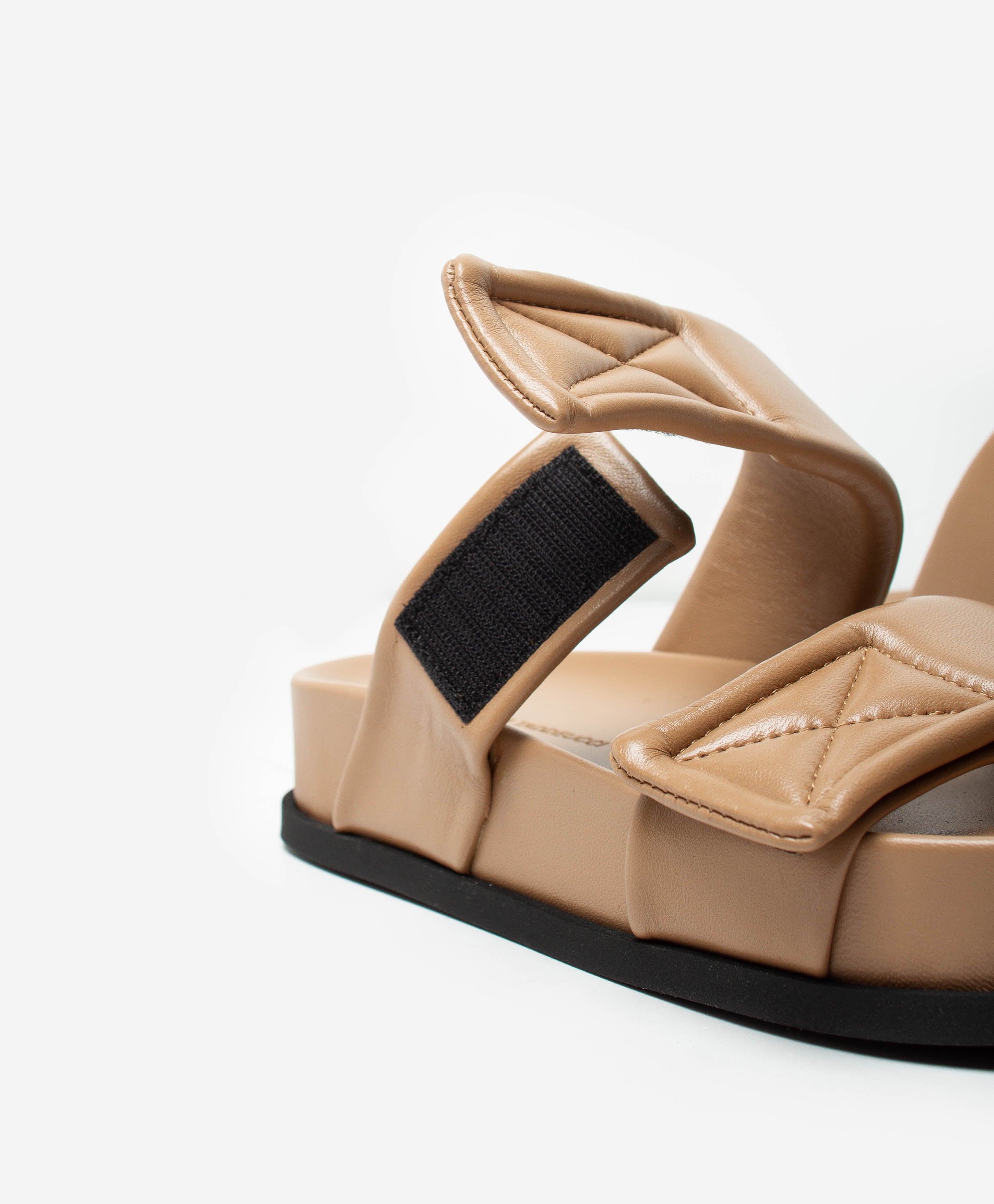 GT TUCSIA NUDE