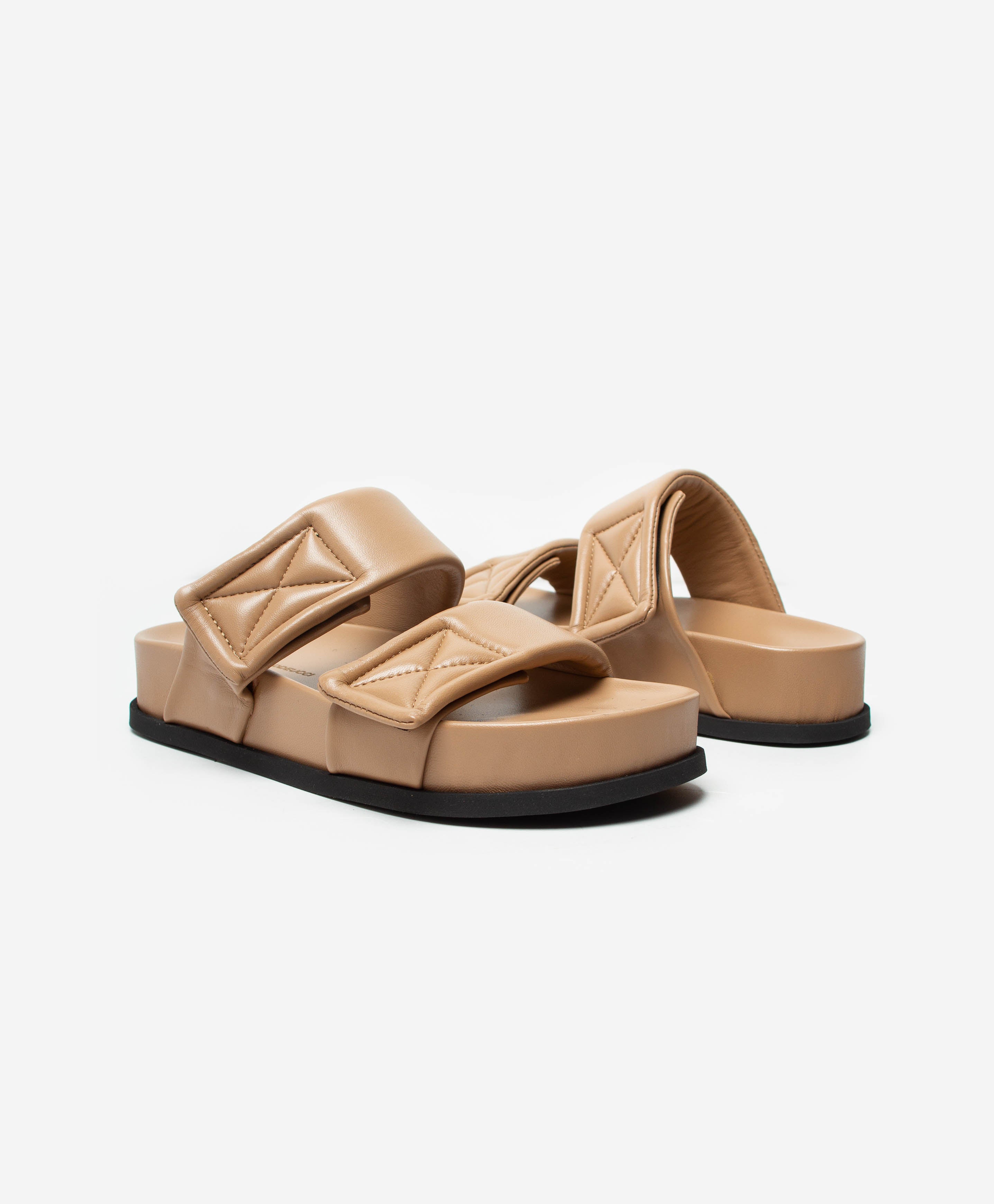 GT TUCSIA NUDE