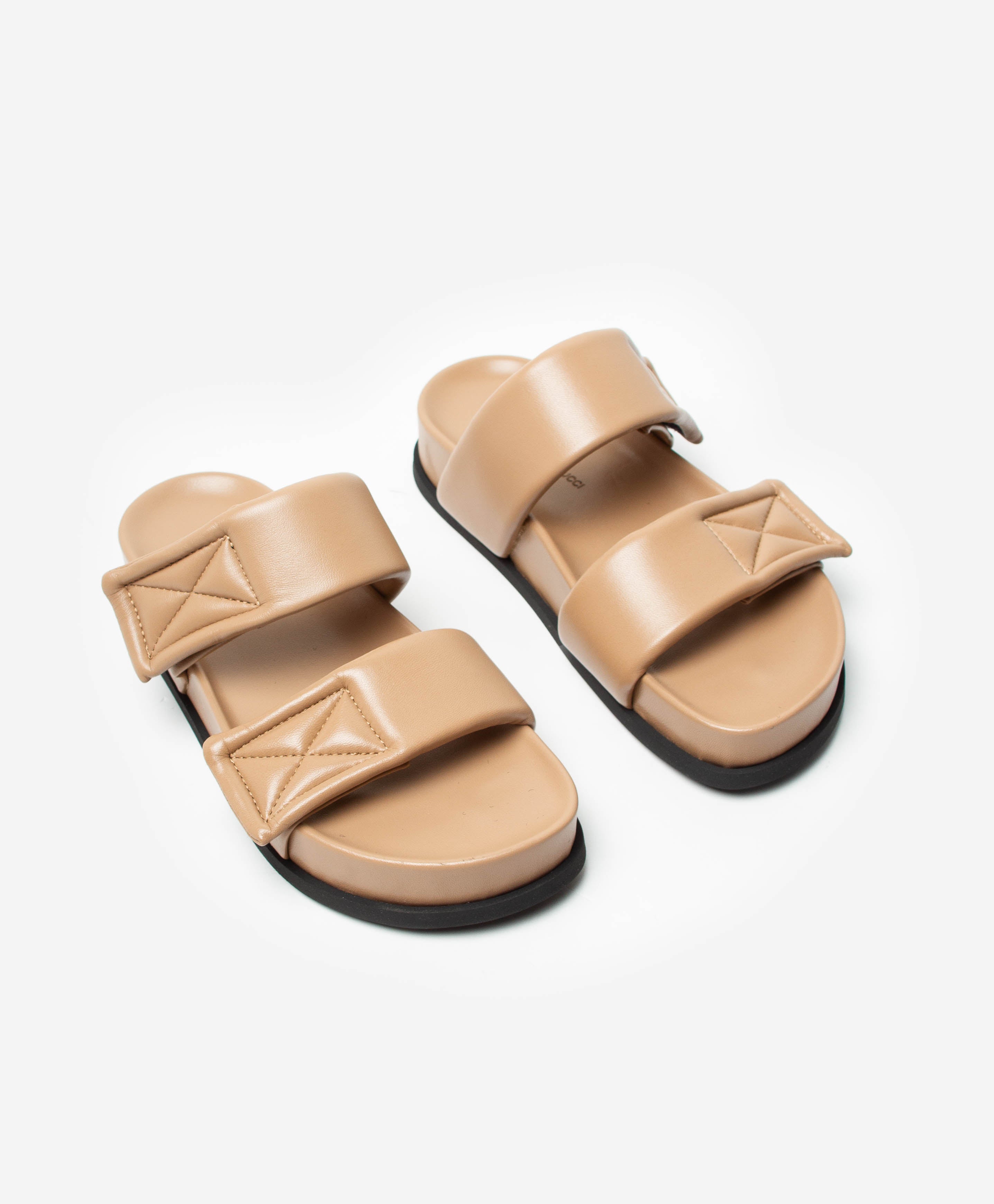 GT TUCSIA NUDE