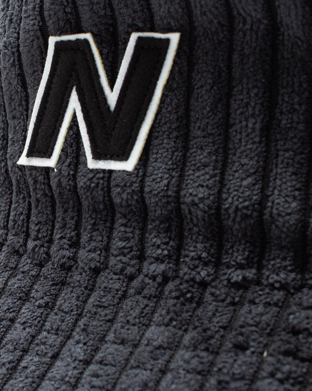 NEW BALANCE WIDE WALE BLOCK CORDUROY BUCKET HAT BLACK